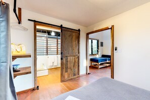 1 bedroom, WiFi, bed sheets - Romantic cabana with veranda, hammock, partial AC & WiFi - walk to the beach (Placencia)