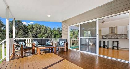 54 Kendall - Surrounded by Yuragrir National Park
