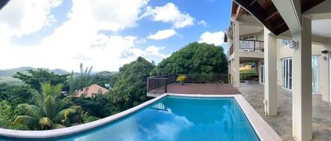 Luxury Villa | Terrace/patio