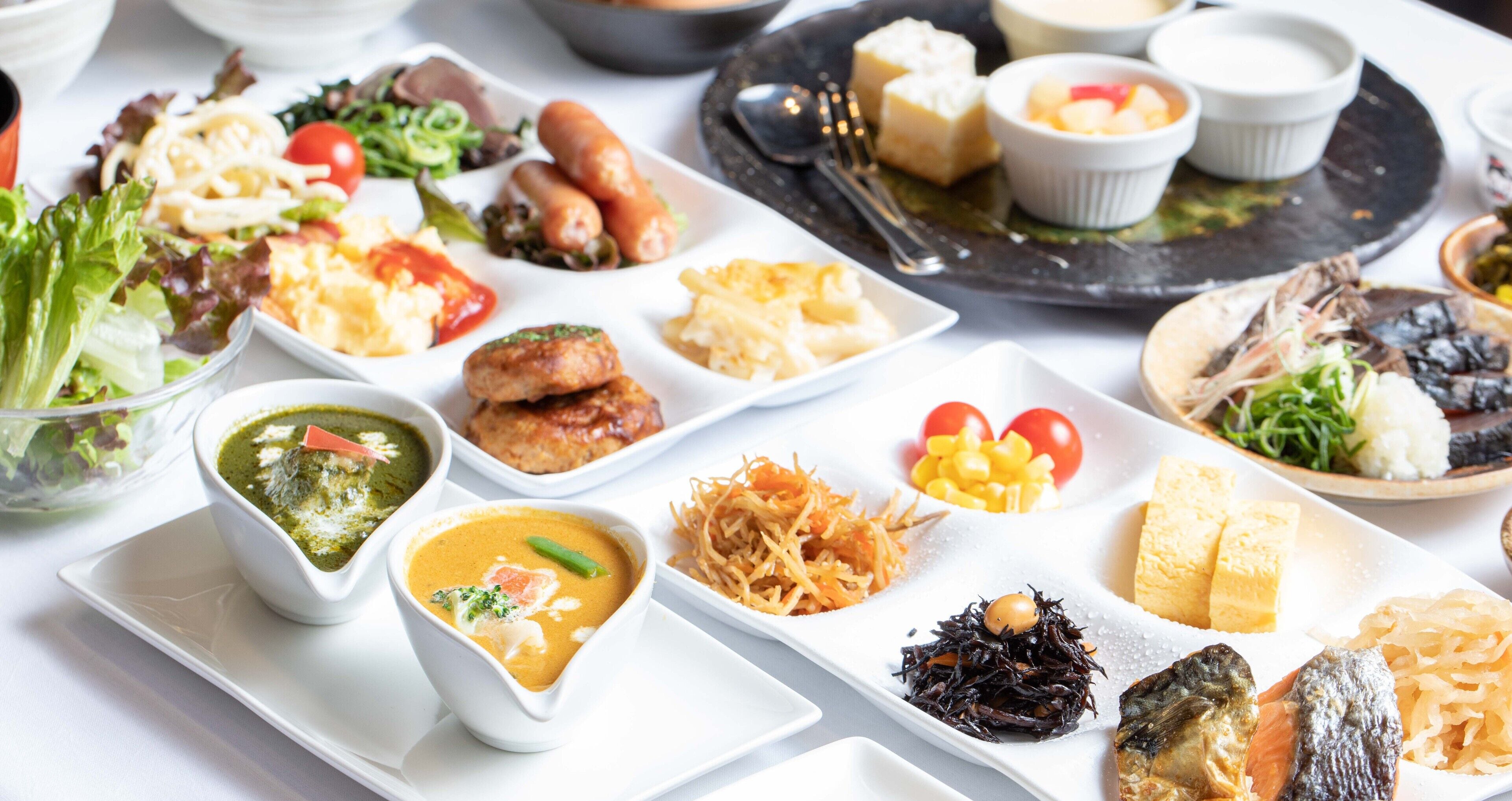 Daily buffet breakfast (JPY 2500 per person)
