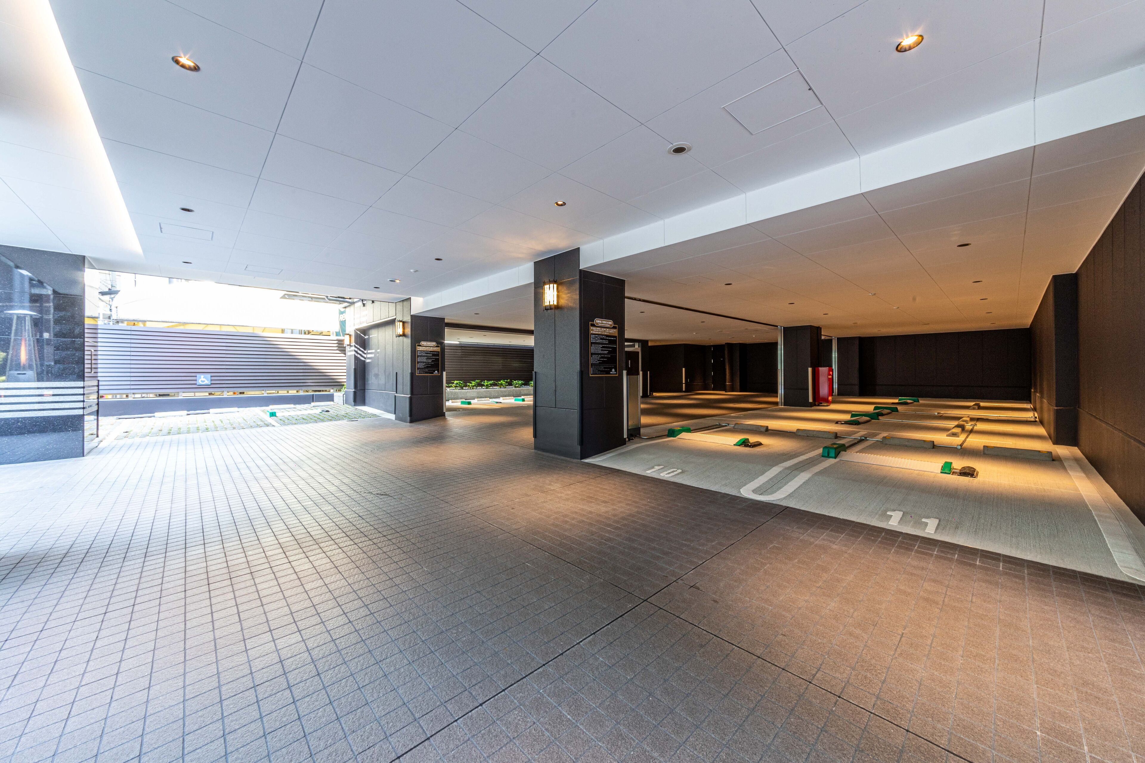 Self parking (JPY 1200 per night)