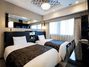 Standaard Twin kamer, niet-roken (2beds) | Donsdekens, een bureau, verduisterende gordijnen, gratis wifi