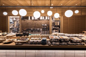 Desayuno buffet diario (JPY 2500 por persona)