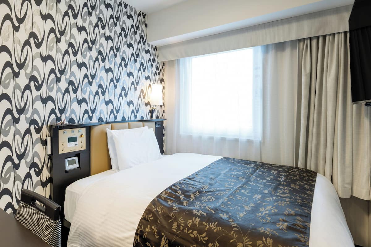 Down comforters, desk, blackout drapes, WiFi (free)