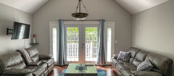 Spacious Modern Style Complex