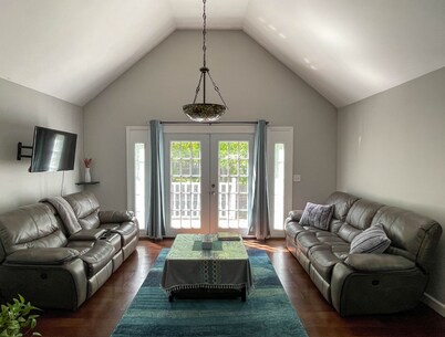 Spacious Modern Style Complex