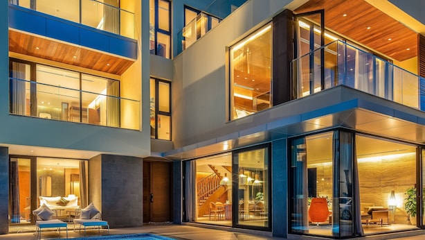 A modern multi-story house with a swimming pool, outdoor seating, and large windows. - The Five Villas & Resort Quangnam - Danang (Da Nang)