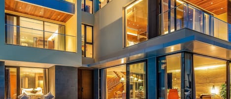 Five-Bedroom Luxury Villa with Private Swimming Pool | Private pool