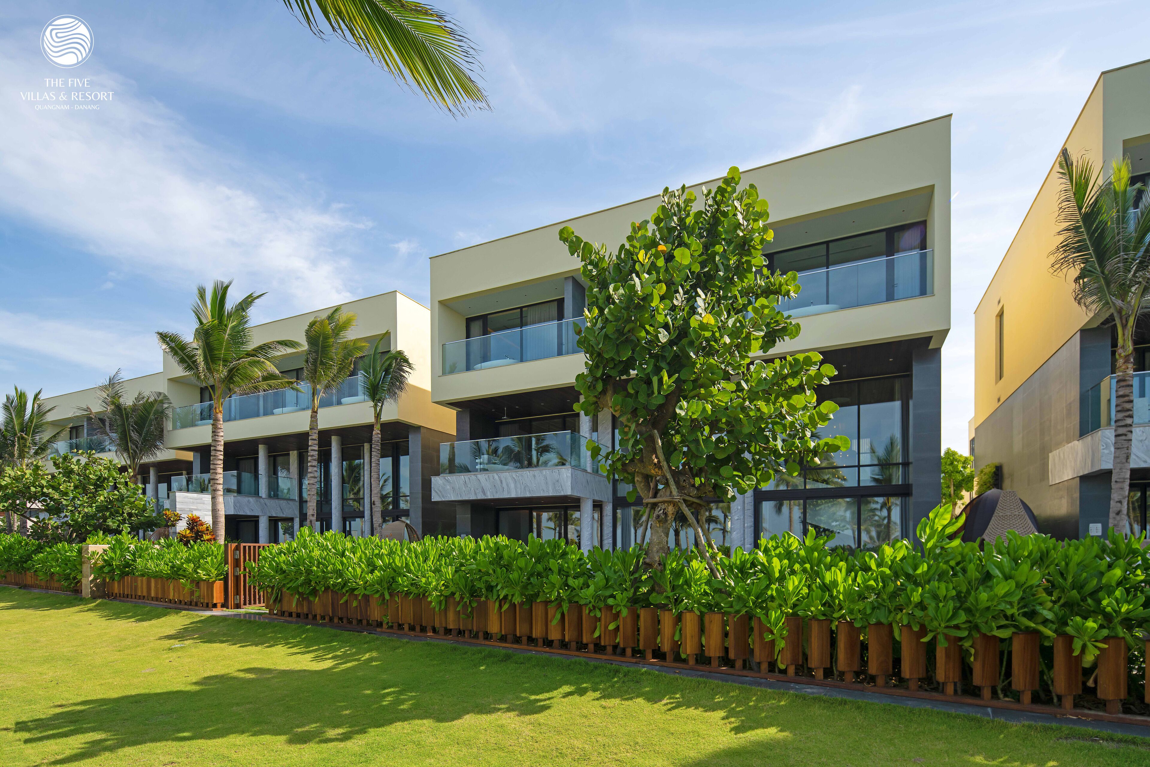 Premium bedding, down comforters, pillowtop beds, in-room safe