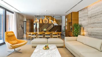 Five-Bedroom Luxury Villa with Private Swimming Pool | 5 phòng ngủ, bộ đồ giường cao cấp, chăn bông, nệm có lớp đệm bông