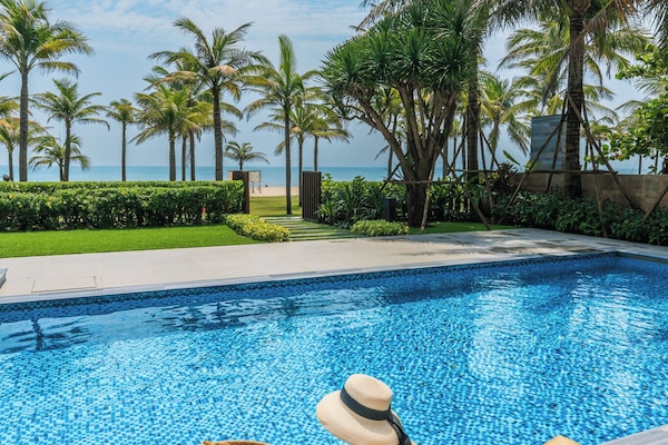 Beachfront 6 Bedroom Pool Villa | Exterior