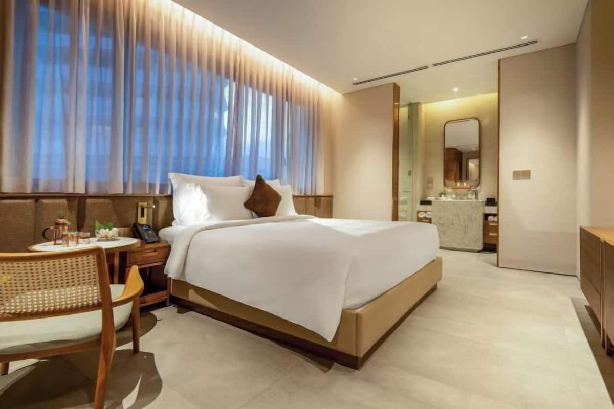 Premium bedding, down comforters, pillowtop beds, in-room safe
