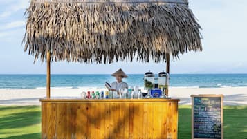 Quầy bar trên bãi biển