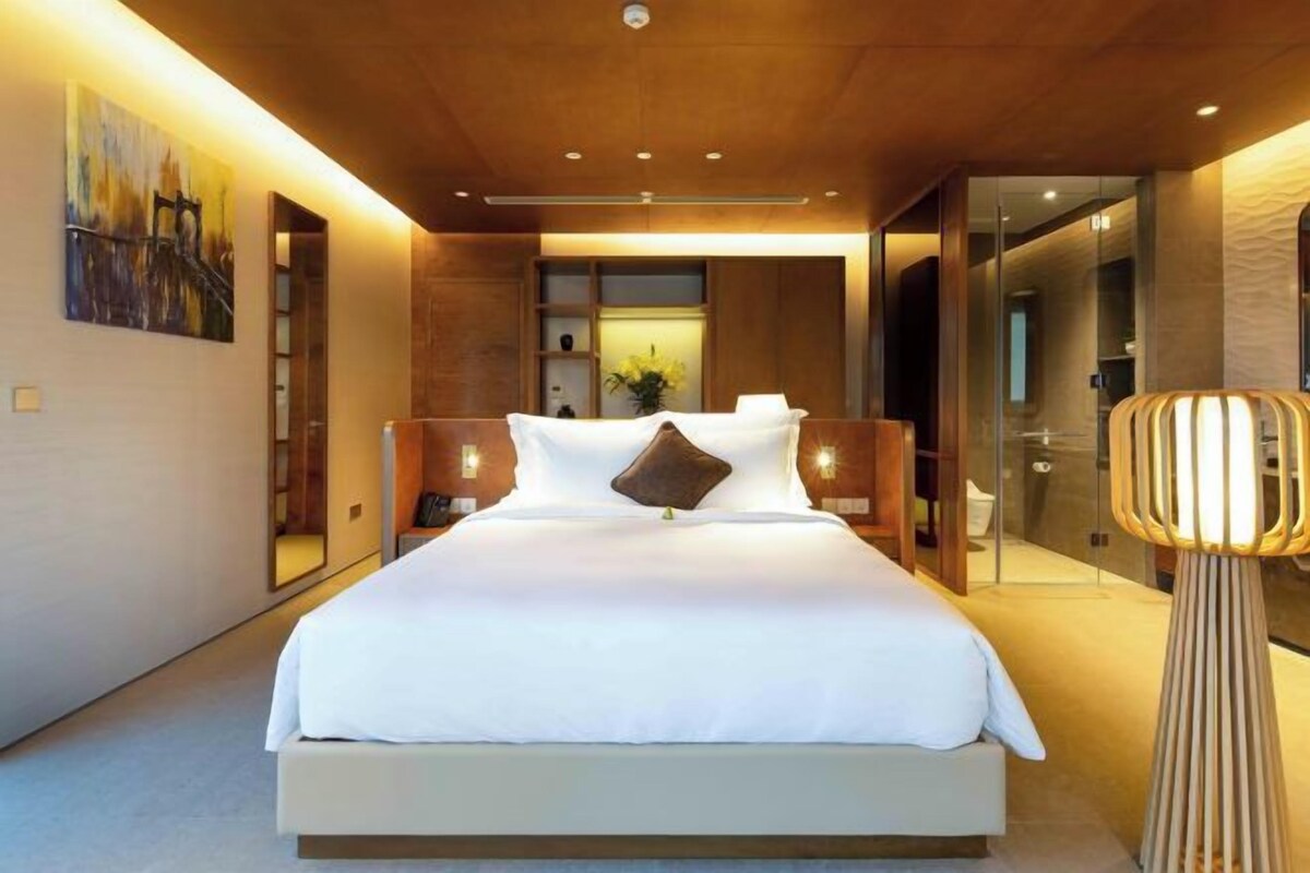 Premium bedding, down duvets, pillow-top beds, in-room safe