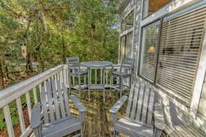 Outdoor dining - Check out this amazing family home near a peaceful creek and historic lighthouse! (Bald Head Island)