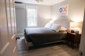4 chambres, fer et planche à repasser, lit de bébé portatif