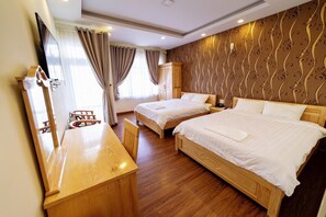 Verdunkelungsvorhänge, schallisolierte Zimmer, Bügeleisen/Bügelbrett