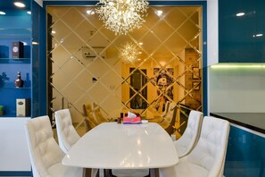 Apartemen Kota, 2 kamar tidur | Makan di kamar