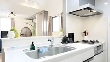 Standard House, 3 Bedrooms, Non Smoking, Kitchen | Private kitchen | Fridge, microwave, stovetop, dishwasher