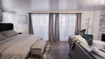 1 slaapkamer, een kluis op de kamer, een strijkplank/strijkijzer