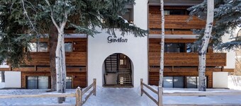 Downtown Aspen with Patio, Fireplace, Free Parking, Washer/Dryer