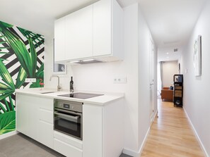 Fridge, microwave, oven, dishwasher - Art House Paral·lel 'Mercat Sant Antoni' (Barcelona)