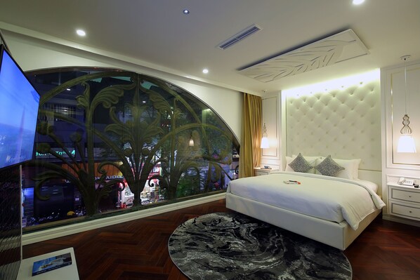 Habitación doble ejecutiva | Minibar, caja de seguridad en la habitación, escritorio y wifi gratis