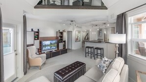 TV, table football, ping pong, stereo - Downtown Kelowna Luxury Waterfront townhouse pool / hot tub (Kelowna)