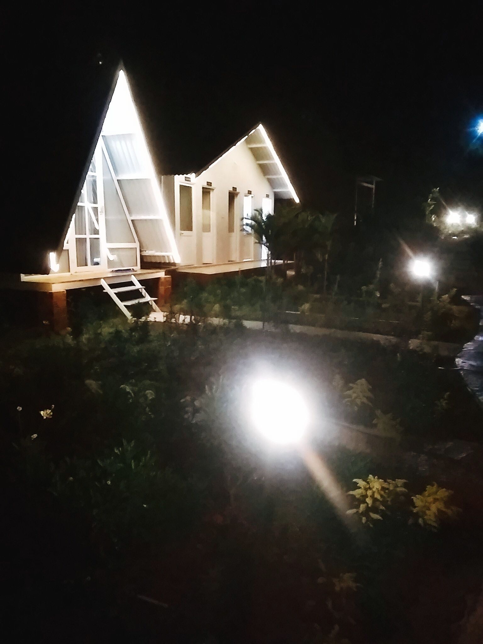 住宿正面 - 傍晚/夜晚