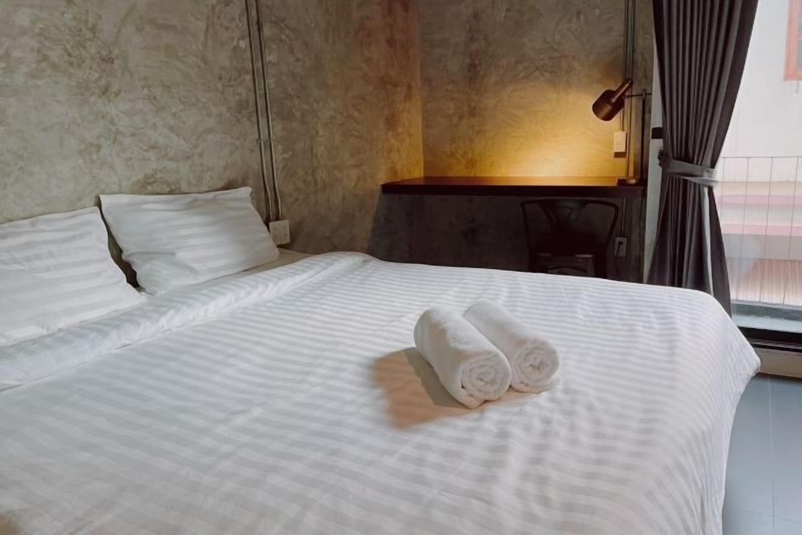 Accès au Wi-Fi (inclus), literie fournie