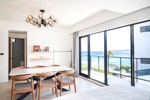 Familierom, flere senger, 2 bad, havutsikt | Sengetøy av topp kvalitet, dundyner og senger med overmadrass