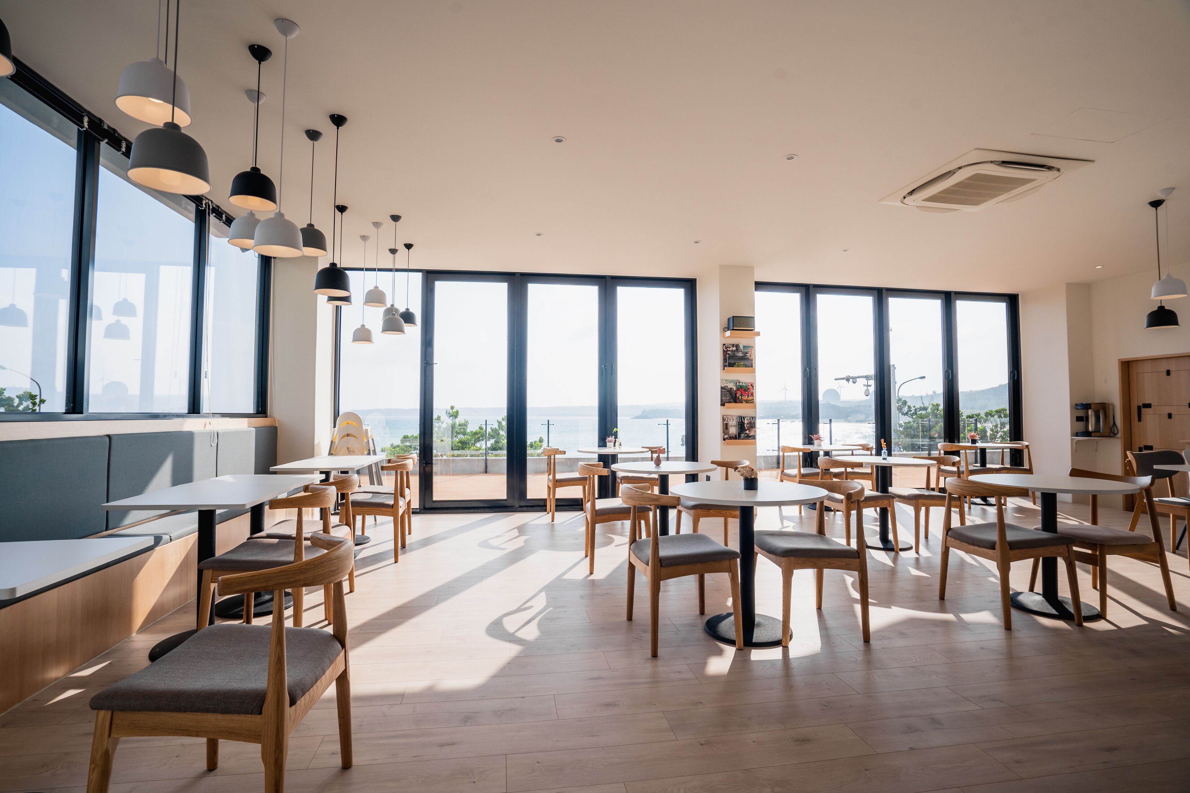 free daily cooked-to-order breakfast