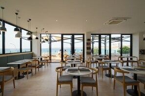 Free daily cooked-to-order breakfast