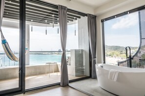 Grand tweepersoonskamer, 1 queensize bed, terras, uitzicht op oceaan | Kameruitzicht