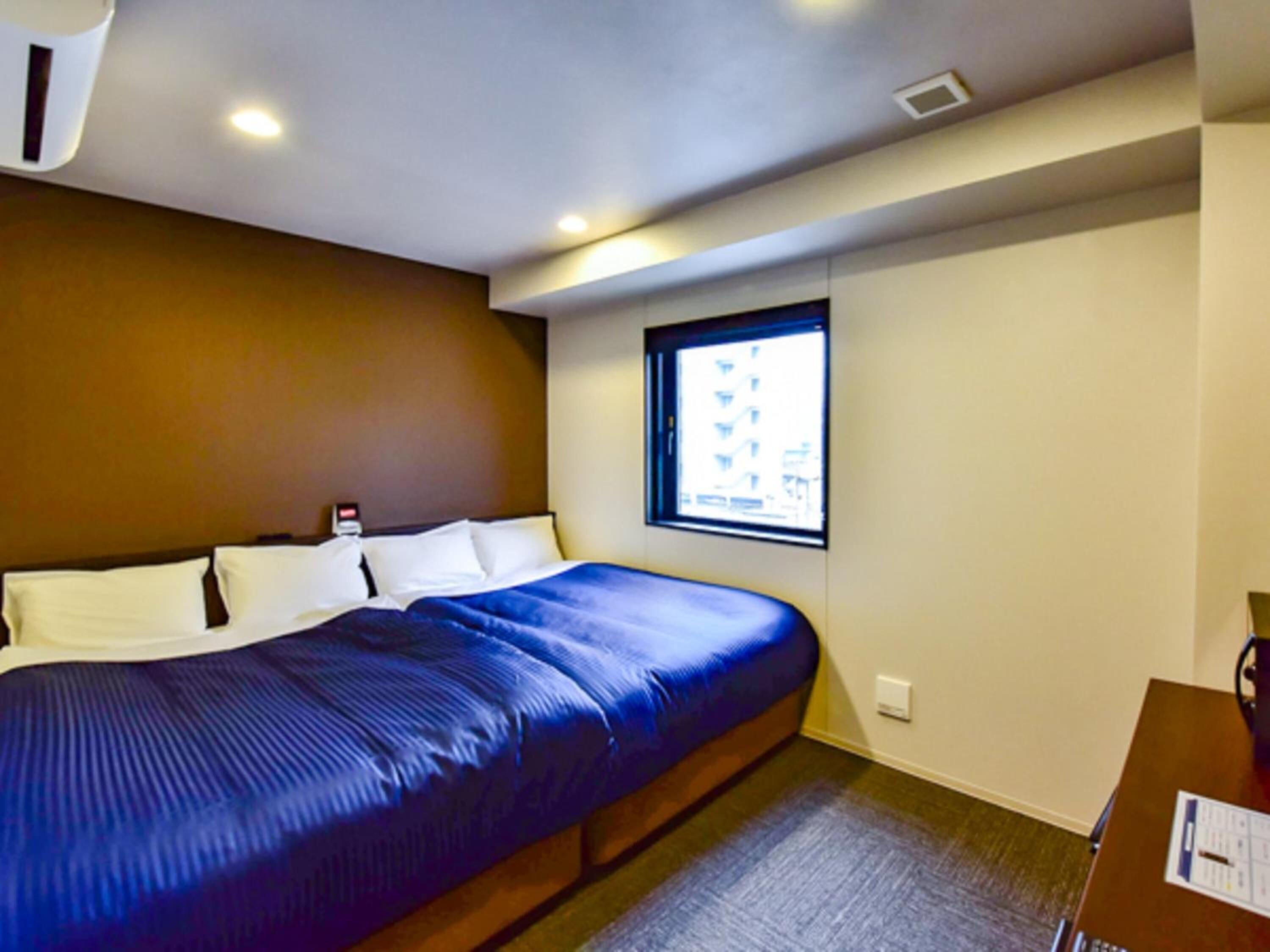 デスク、WiFi (無料)、ベッドシーツ