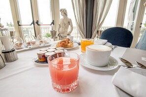 Free daily continental breakfast  - Castello Bonaria Wine & Spa Resort (Campiglia Marittima)