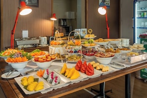 Daily local cuisine breakfast (VND 100000 per person)