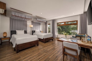 Deluxe Twin with Ocean View and Balcony