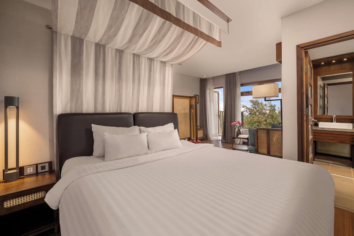 Deluxe King with Ocean View and Balcony