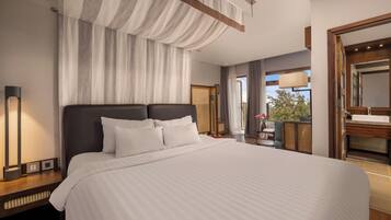 Deluxe King with Ocean View and Balcony | Minibar, desk, blackout curtains, soundproofing