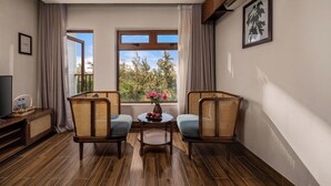 Deluxe King with Ocean View and Balcony | Quang cảnh từ phòng