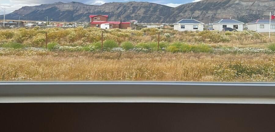 أغطية فراش متميزة ومساحة عمل للكمبيوتر المحمول وستائر تعتيم