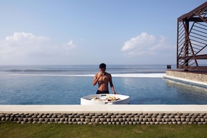 Outdoor pool, pool loungers