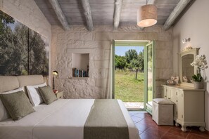 3 bedrooms, in-room safe, iron/ironing board, travel cot