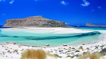 Camastros y toallas de playa