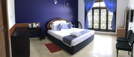 6 Schlafzimmer, Bügeleisen/Bügelbrett, WLAN