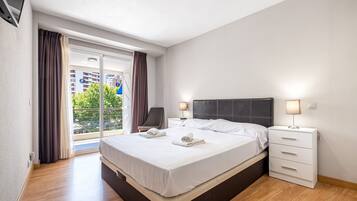 1 habitación, tabla de planchar con plancha, wifi gratis y ropa de cama