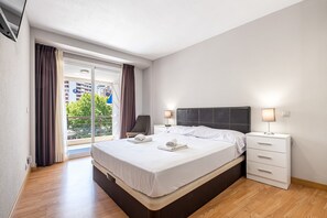 2 bedrooms, iron/ironing board, free WiFi, bed sheets - Coblanca 3-3-2 (Benidorm)