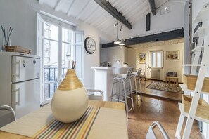 Interior - Modern and comfortable loft equipped with every comfort. Ideal for hosting 2 people, in approximately 55 m2 of space, it is located on the third floor of an elegant period building without a lift.It is located a few minutes walk from Piazza Navona, Panth (Roma)