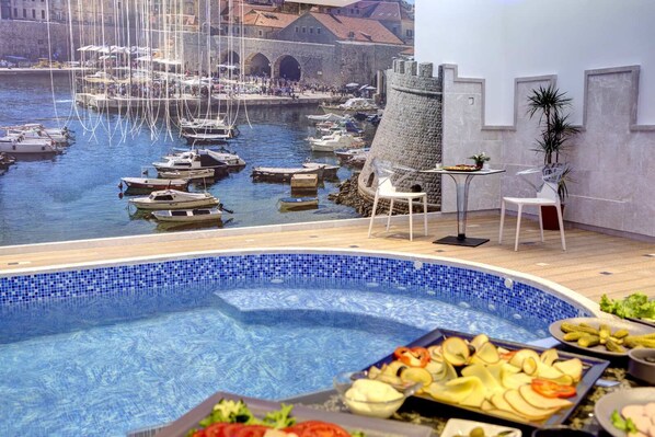 Indoor pool - Diamond Rain Boutique Hotel (Sarajevo)